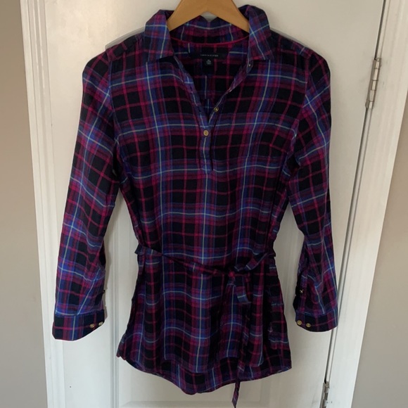 Tommy Hilfiger top - Picture 1 of 3